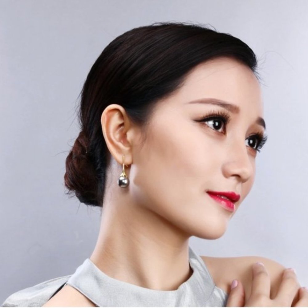 Elegant Grey Pearl Earrings - Picture 4 of 9